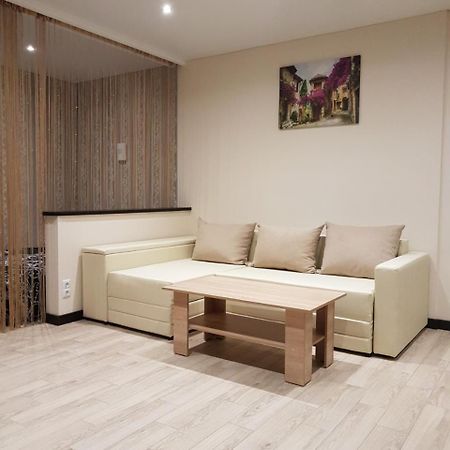 Apartment Near The Airport Kiev Zhulyany Киев Жуляны С Гидромассажной Ванной Vyshneve Ngoại thất bức ảnh